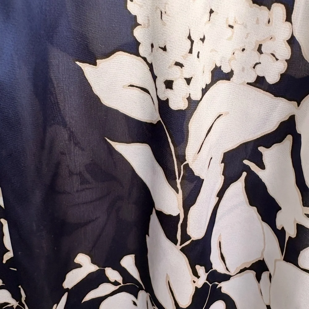 White House Black Market Navy and White Floral Blouse - Picture 3 of 5